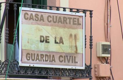 Letrero de casa cuartel en Extremadura 