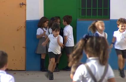 Niños en el recreo del colegio