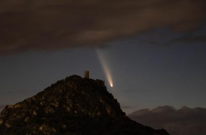 El llamado cometa del siglo visto desde Alange