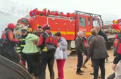 Bomberos, policías y militares van regresando a Extremadura