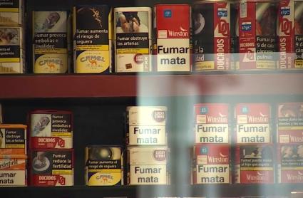 Paquetes de tabaco expuestos en un estanco