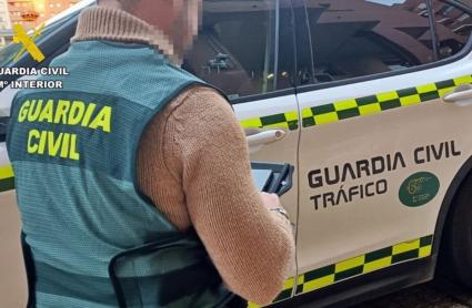 La Guardia Civil investiga a tres personas por delitos contra la seguridad vial en Extremadura