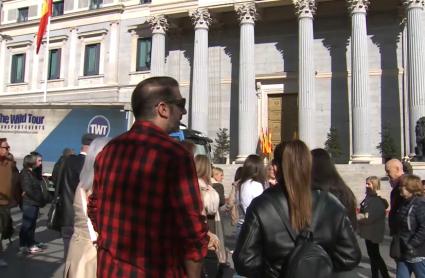 Curiosos en el Palacio de Congresos