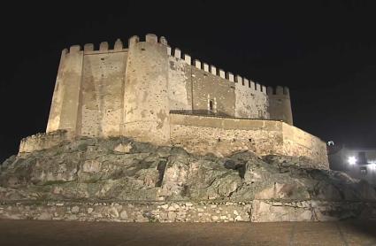 Así lucen por la noche los monumentos de Valencia del Ventoso