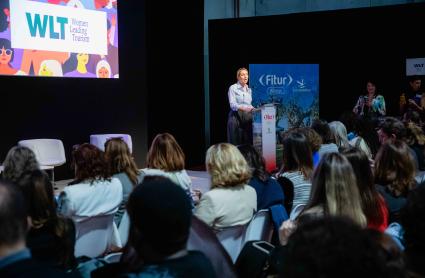 La presidenta de la Junta inaugura FITUR Woman: "El futuro del turismo pasa por el liderazgo femenino"