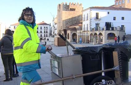 Cáceres incorpora carros eléctricos a su servicio de limpieza