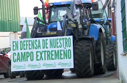 Tractorada contra la inclusión de Talarrubias en la Reserva de la Biosfera convocada por Apag Extremadura Asaja