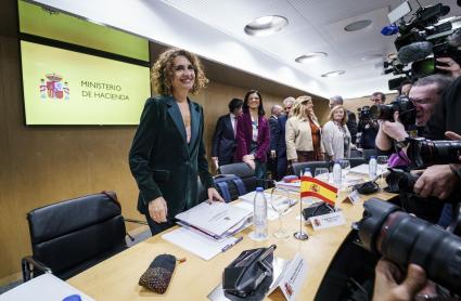 El Gobierno aprueba la quita de deuda con el plantón de las comunidades del Partido Popular
