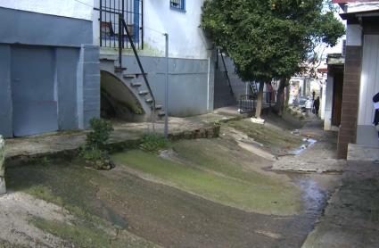 Las últimas lluvias dejan inundaciones con aguas fecales en una barriada de Badajoz