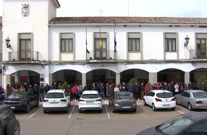 Castuera decreta tres días de luto oficial por el asesinato de la educadora en Badajoz, originaria de esta localidad