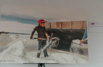 El Complejo Cultural San Francisco de Cáceres acoge la exposición fotográfica «Trabajo decente para una vida digna»
