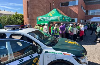 Más de 300 personas asisten a la exhibición de la Guardia Civil de Cáceres dirigida a personas mayores