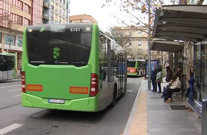 Cáceres aprueba la bonificación del 50 por ciento del autobús urbano para el segundo semestre del año