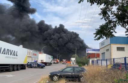 Incendio en el polígono El Prado de Mérida