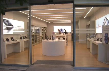 Atraco con cuchillos en una tienda de telefonía en pleno centro de Cáceres