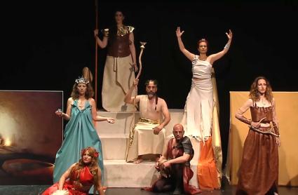 El Festival de Teatro 'Escénicas' de Guareña programa seis obras que arrancan con la local 'Tocados por los Dioses'