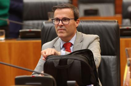 El diputado del PSOE, Miguel Ángel Gallardo, durante el debate sobre el Estado de la Región de Extremadura