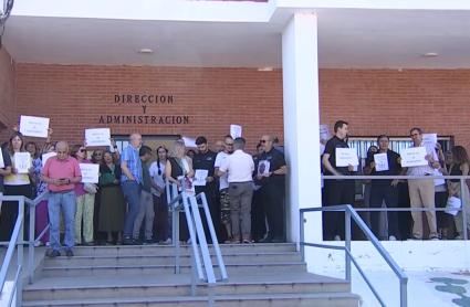 Funcionarios de prisiones se concentran en Cáceres y Badajoz tras la agresión sexual a una psicóloga en Sevilla II