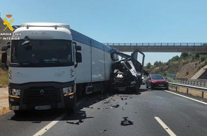 Un herido en un accidente entre dos camiones en la A-66 a la altura de Grimaldo