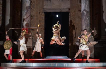 Coro de héroes en 'Alejandro y el eunuco persa'
