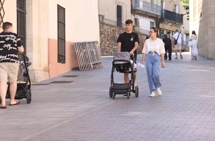 La Junta anuncia ayudas de 500 euros por nacimiento o adopción en municipios de menos de 3.000 habitantes