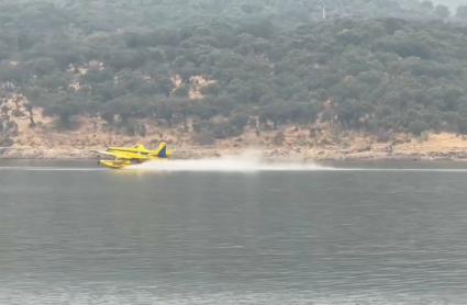 Una veintena de bomberos forestales de Murcia parte hacia Extremadura para seguir la lucha contra incendios