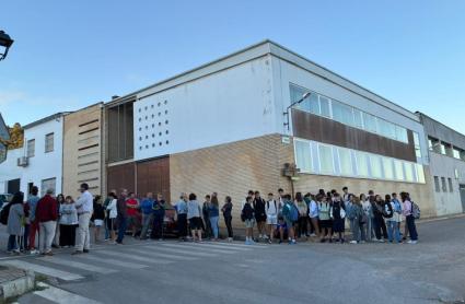 Familias protestan en Cabeza la Vaca por la situación del transporte escolar en Extremadura