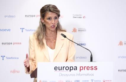 La vicepresidenta segunda del Gobierno y ministra de Trabajo y Economía Social, Yolanda Díaz, protagoniza un desayuno informativo de Europa Press