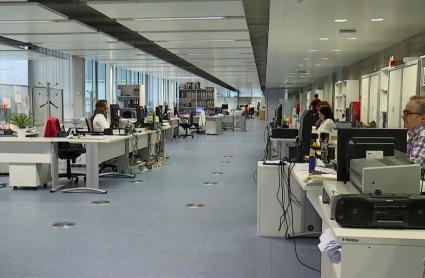 Funcionarios en su puesto de trabajo