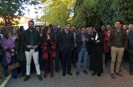 Miguel Ángel Gallardo, secretario general del PSOE, junto a otros componentes del partido, antes del Consejo Municipal del PSOE de Extremadura, celebrado en Mérida