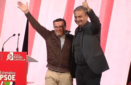 El expresidente del Gobierno, José Luis Rodríguez Zapatero, acompaña al secretario general del PSOE de Extremadura, Miguel Ángel Gallardo, en Llerena