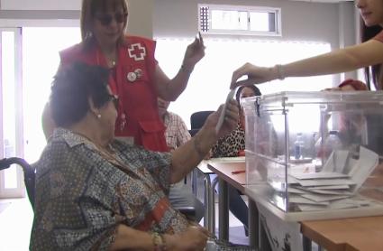 Dispositivo especial de traslados de Cruz Roja durante las elecciones - Imagen de archivo