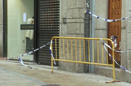 Edificio precintado en Plasencia tras un derrumbe. Los vecinos permanecen desalojados