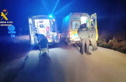 Rescate de una persona de 89 años que había quedado atrapada entre Zarzales en el término municipal de Don Benito