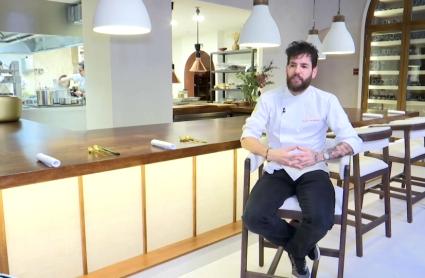 Rubén Hernández, chef extremeño, nos atiende en su restaurante, que ha recibido una estrella Michelín