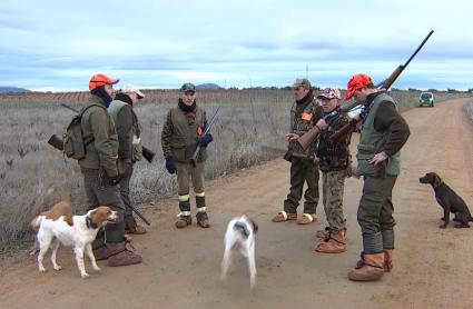 Cazadores extremeños durante una jornada de caza
