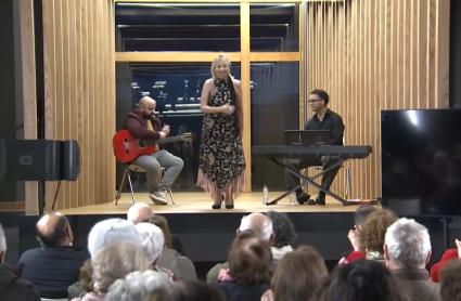 Pilar Boyero actuando en Salorino