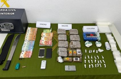 Material incautado por la Guardia Civil durante la operación