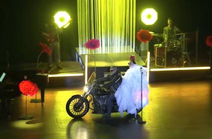 Laura Gallego durante su actuación en Badajoz, el 16 de enero de 2026