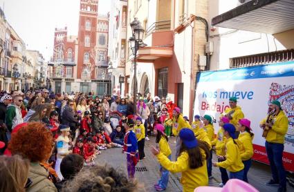 La Plaza de la Soledad de Badajoz llena de gente disfrutando del carnaval