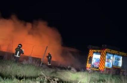 Incendio en el punto limpio de Ribera del Fresno