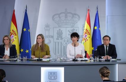 La ministra de Educación, Milagros Tolón, la vicepresidenta tercera y ministra de Transición Ecológica y Reto Demográfico, Sara Aagesen, la ministra de Inclusión, Seguridad Social y Migraciones, Elma Saiz, y el ministro de Exteriores, José Manuel Albares