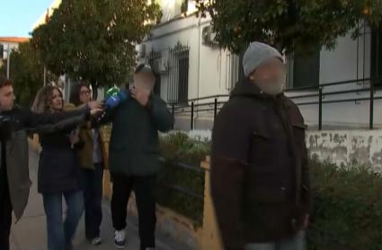 Los dos hermanos investigados por la desaparición de Francisca Cadenas salen del cuartel de la Guardia Civil de Zafra