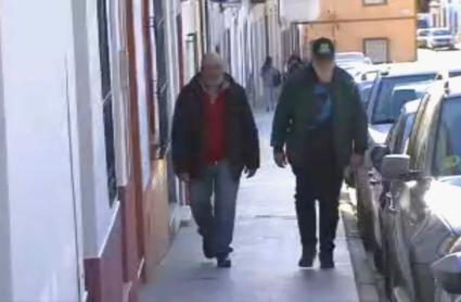 Los dos hermanos investigados por la desaparición de Francisca Cadena regresan a su domicilio tras un receso durante los registros efectuados este miércoles 11 de marzo