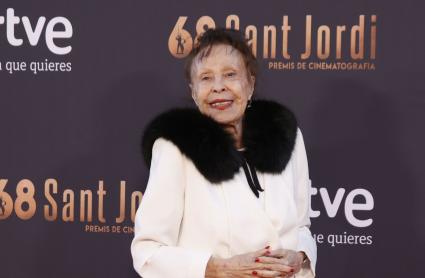 La actriz Gemma Cuervo posa durante el photocall de la 68ª edición de los premios RNE Sant Jordi de Cinematografía, a 24 de abril de 2024