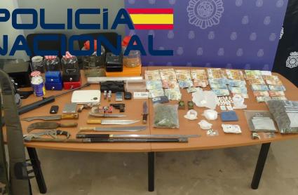 Material intervenido durante la operación llevada a cabo por la Policía Nacional en Plasencia