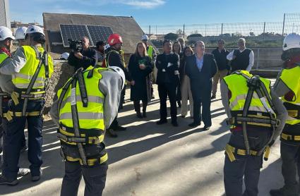 El consejero de Economía, Empleo y Transformación Digital en funciones, Guillermo Santamaría, visitando hoy el proyecto 'Mantenimiento y Rehabilitación de Edificios'