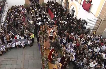 Salida de la Hermandad de la Salud, en Cáceres