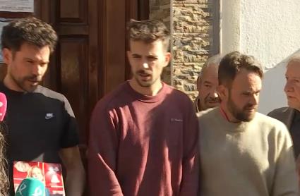 La familia de Francisca Cadenas atiende a los medios de comunicación