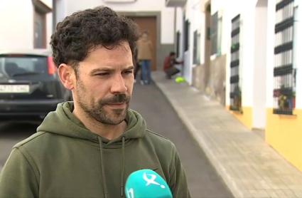 Javier Meneses, hijo de Francisca Cadenas, atiende a Canal Extremadura